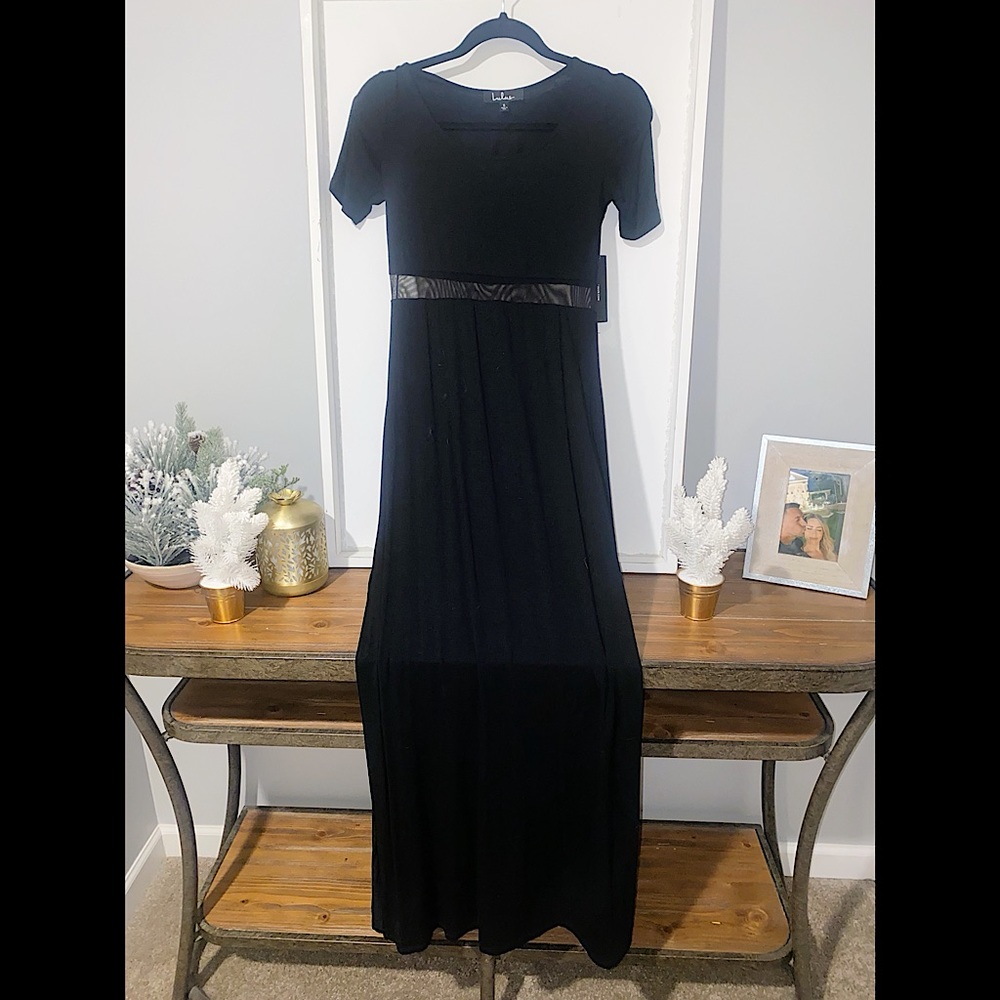 Short sleeve maxi dress with sheer cut out NWT